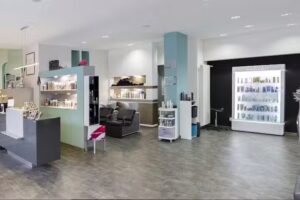 Pomp&ouml;s Cut & Style