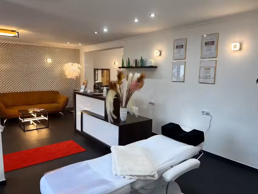 Priv&eacute; Beauty Salon