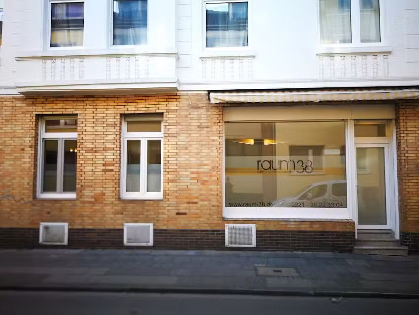 Raum 38 &ndash; Institut f&uuml;r Haar&auml;sthetik, Haarintegration und Contact skin