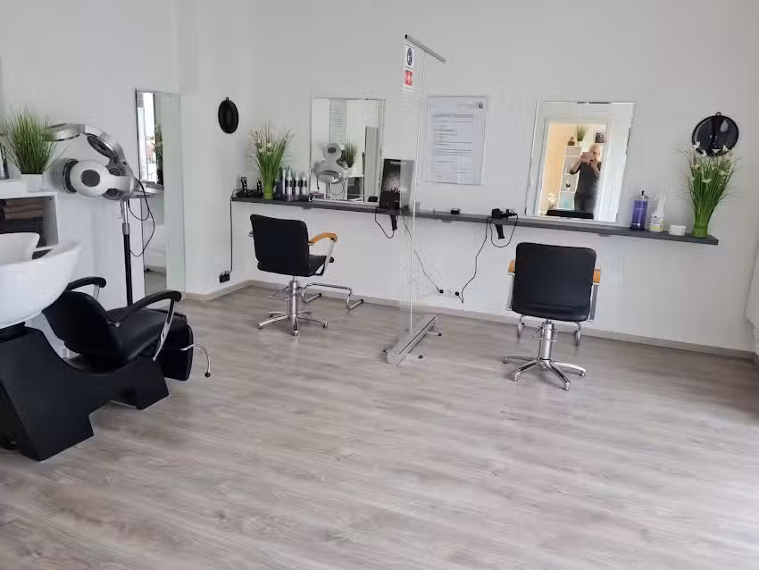 Roland, s Haarstudio