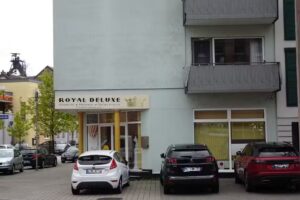 Royal Deluxe Hair by&lsquo; Albertina Mu&ccedil;aj