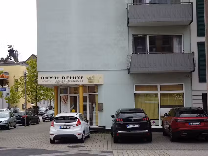 Royal Deluxe Hair by&lsquo; Albertina Mu&ccedil;aj