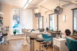 Salon 4 Haareszeiten Friseur & Zweithaarspezialist