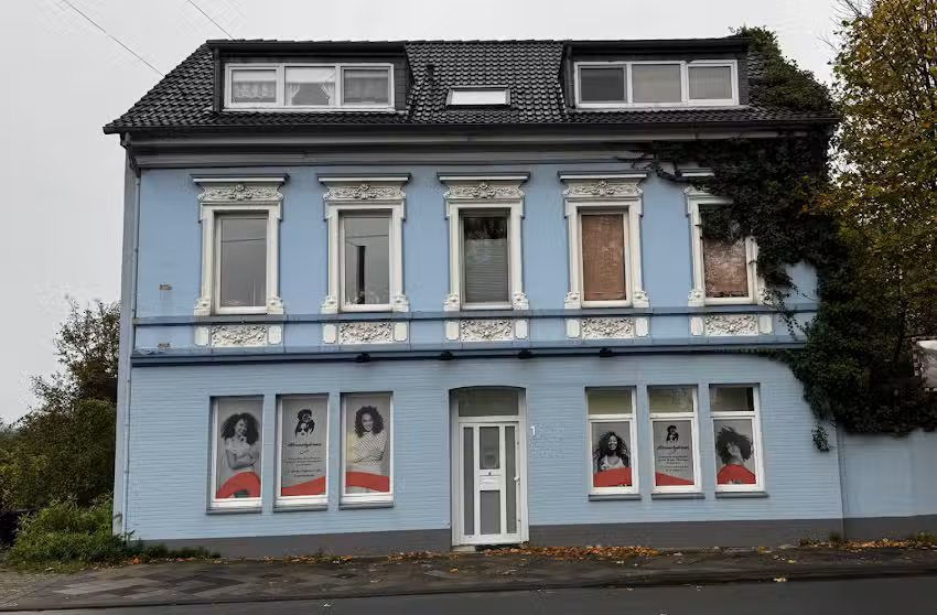 Salon AfroCurlyDream &ndash; Haan / przedłużanie włos&oacute;w: afroloki, dreodolki, warkocze, włosy proste, loki, fale, loczki..