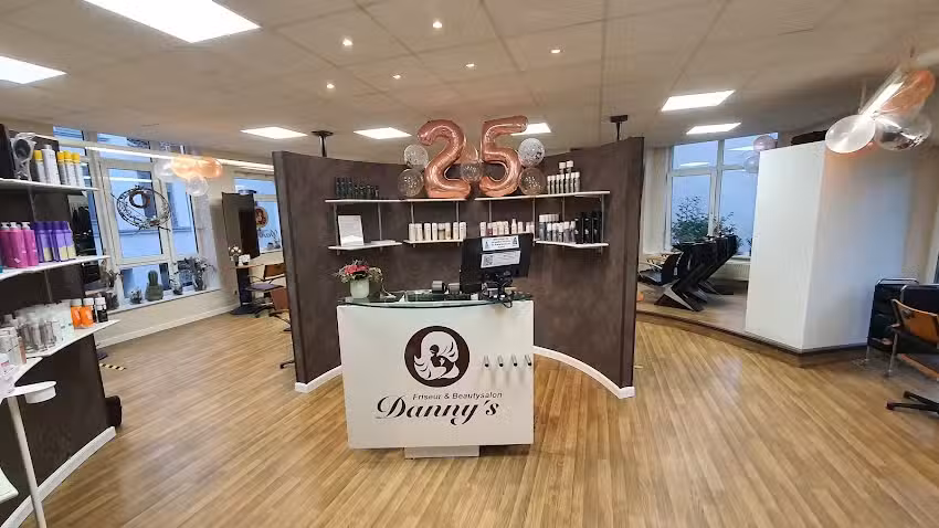 Salon &bdquo;𝓓𝓪𝓷𝓷𝔂&rsquo;𝓼&ldquo; in Wismar &ndash; Ihr Friseur und Beauty-Experte