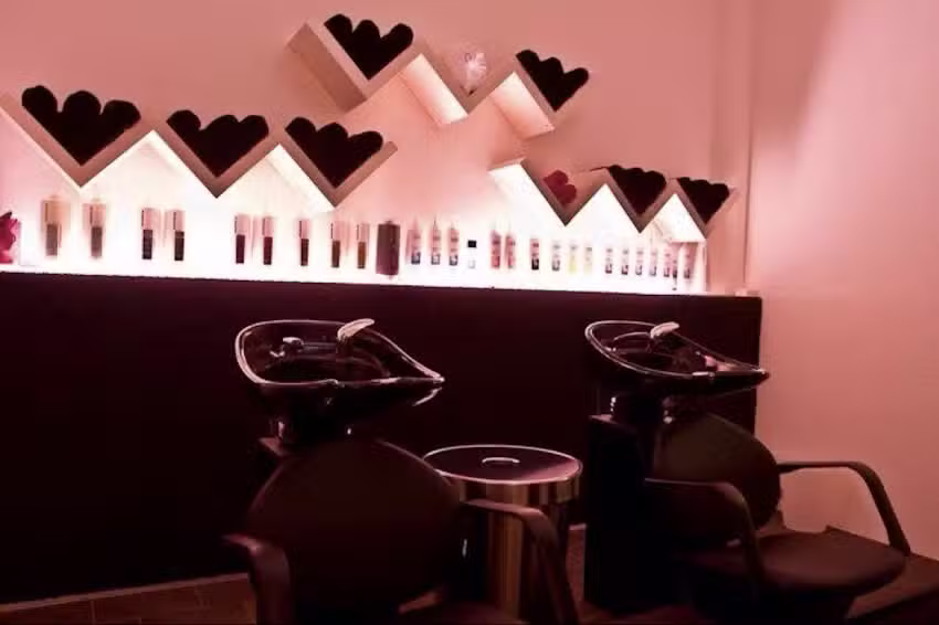 Salon Gl&uuml;cksstr&auml;hne