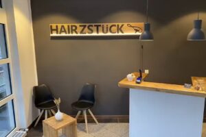 Salon Hairzstück by Theresa Dötsch