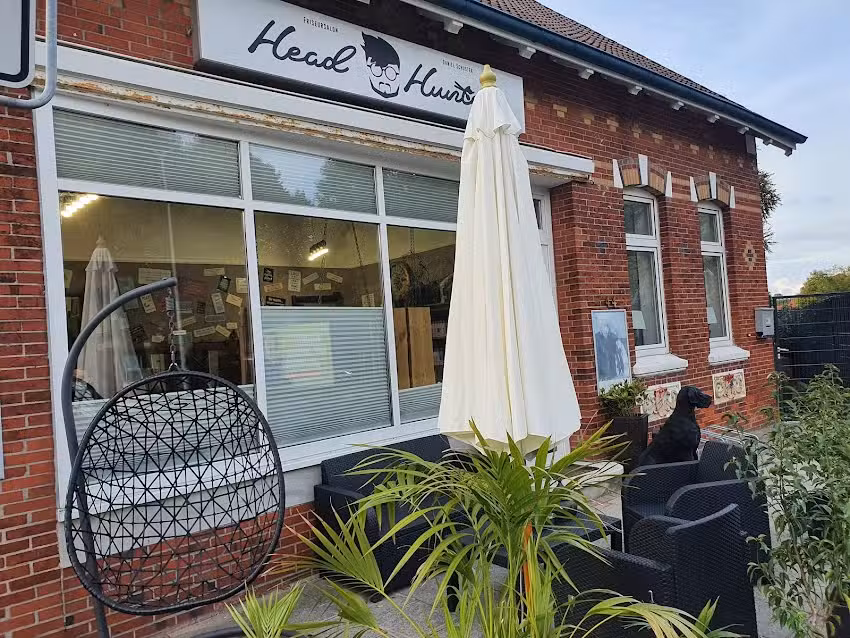 Salon Head-Hunters by Daniel Schuster