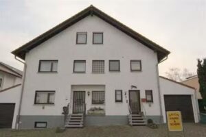 Salon Kamm und Schere &ndash; Per&uuml;cken