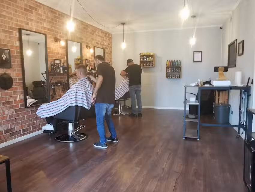 Sam&rsquo;s Barbershop