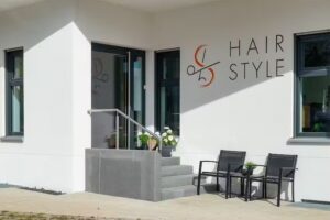 SARAH&rsquo;S HAIRSTYLE