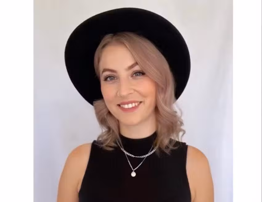 Scherenkunst // Hair & Make-up Artist by Melanie