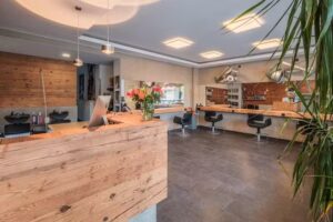 Schnittstelle &ndash; Der Fris&ouml;r am Zollhaus