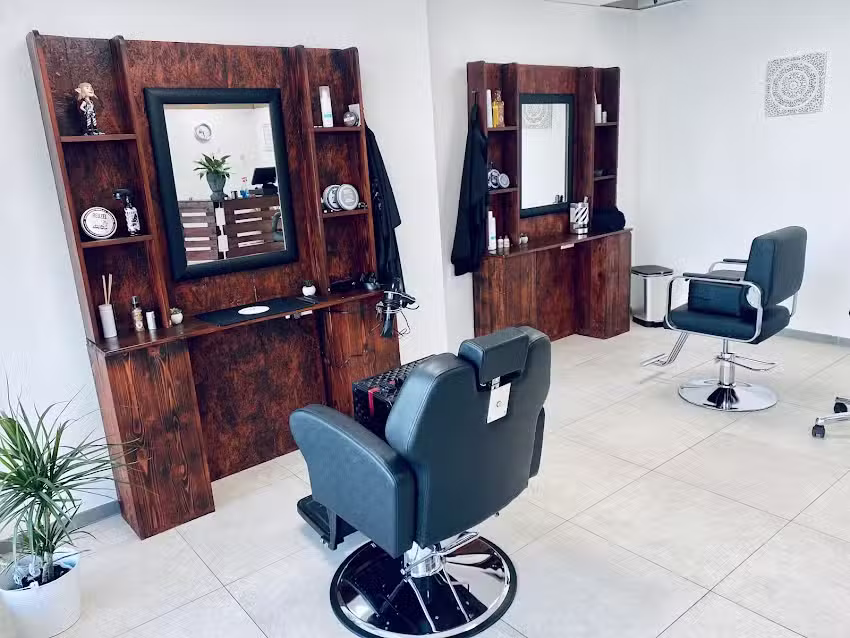 Steff&lsquo;s Hair Lounge