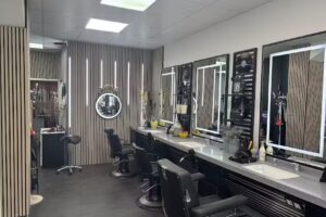 Strubbel Kiste-Gold Cut Ihr Friseur Team in Buer