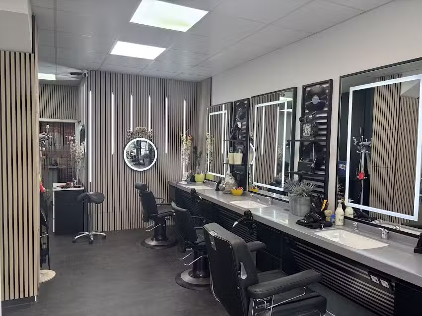 Strubbel Kiste-Gold Cut Ihr Friseur Team in Buer