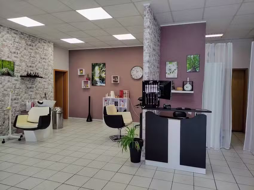 STUDIO 10, Friseur