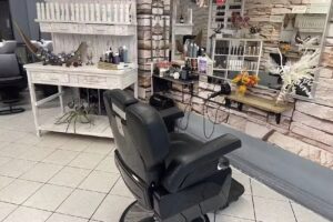 Swiss coiffure mit Barbershop ( Inhaberin und Gesch&auml;ftsf&uuml;hrerin statti Carmen