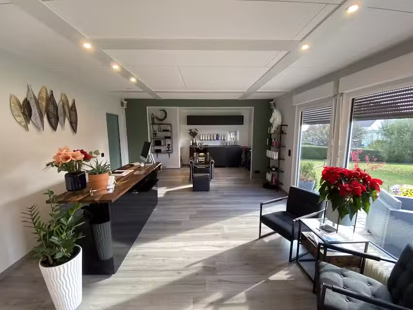 Tom&rsquo;s Hair & Make Up Art