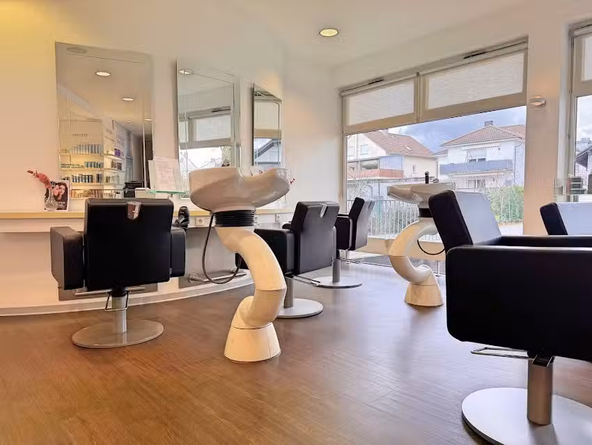 Toni Petriglieri Hair & Beauty Experts