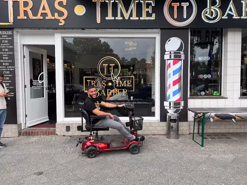 Tras Time Barber