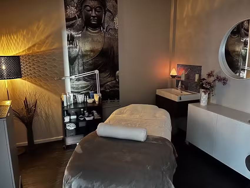 Una SugarWaxing & Beauty