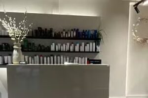 Velvety hair & style