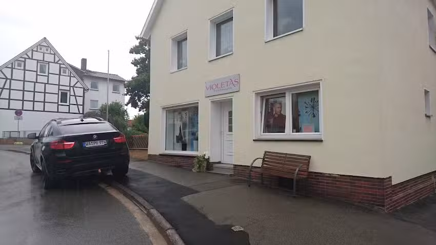 Violeta&rsquo;s Fris&ouml;rsalon