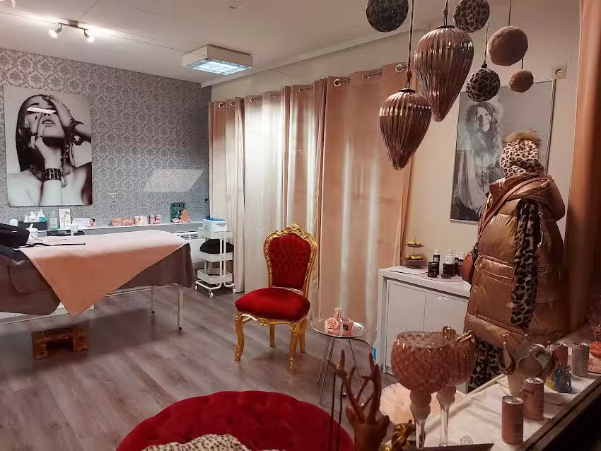 Waxing Salon Karoline Schienbein