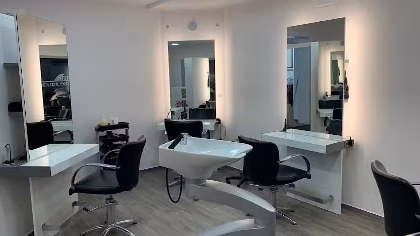 Zoja&lsquo;s Friseurstudio